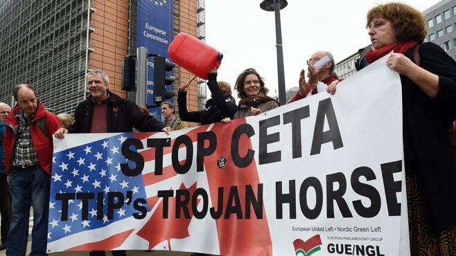 protestors-with-stop-ceta-banner-outside-European-Commission