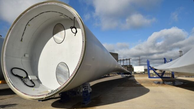 wind-turbines-laying-down-waiting-to-be-shipped