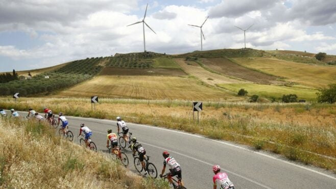 cyclists-and-wind-turbines