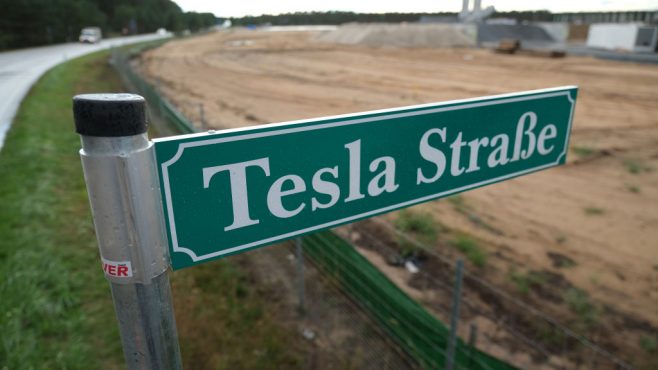 Tesla-street-sign