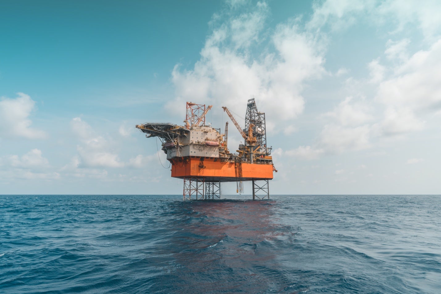 A large oil rig in the ocean
Description automatically generated with medium confidence