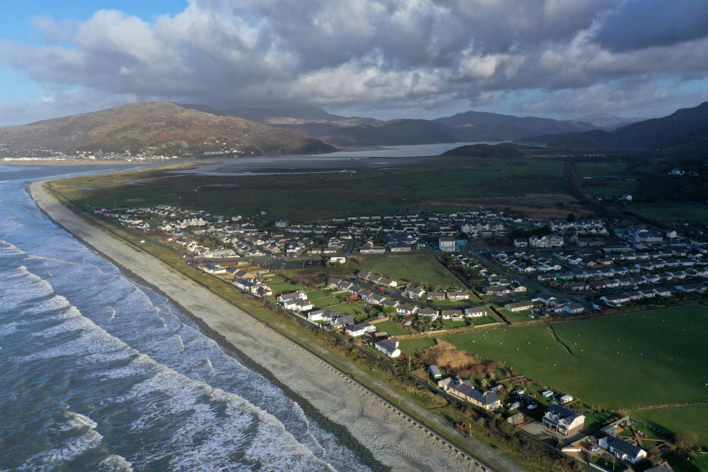 Fairbourne on the west coast of Wales and set against the backdrop of Snowdonia is threatened by climate change and rising sea levels. Villagers may be forced to move out as Gwynedd Council decided that it could not defend Fairbourne from flooding in the long-term..